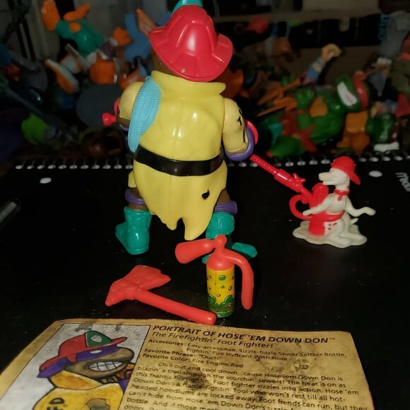 Hose 'Em Down Don TMNT Teenage Mutant Ninja Turtles Complete with File Card - Picture 2 of 2